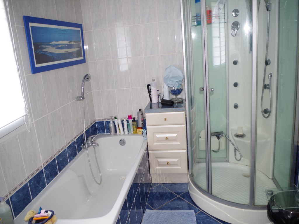 Maison de plain pied 4 chambres piscine sur 929m² sur le barp centre